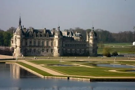 Magnificent Chantilly Castle Franciaországban