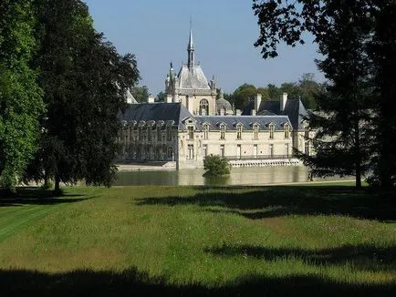 Magnificent Chantilly Castle Franciaországban