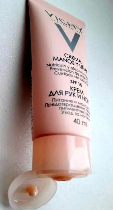 Vichy crema de corp ideal pentru mâini și unghii