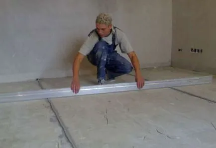 Nivelarea amestec podea de beton, cum să se alinieze cu mâinile lor, cum să toarne exact podeaua de beton decât