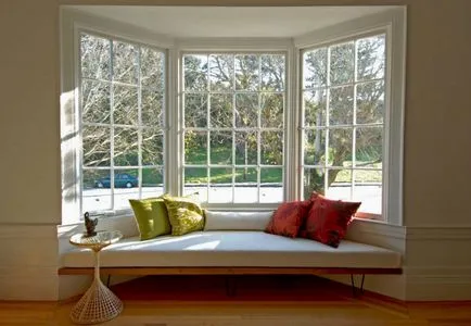 17 izgalmas ötleteket, hogyan lehet rendezni egy hangulatos sarok az ablak a pihenni és olvasni