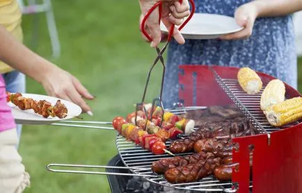 Grill party a hagyományok, a képzés és a grillezés menük