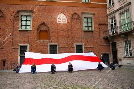 Бяло-червените бяло знаме и - преследване - като истински национални символи на Беларус