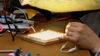Tabelul cu LED-uri Lampă cu mâinile lor, cu propriile lor mâini
