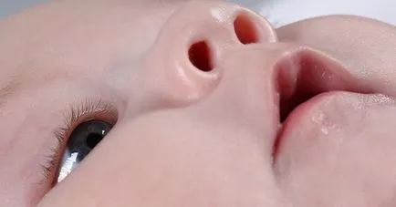 На изплакнете очите на новороденото и как да се проведе процедурата,