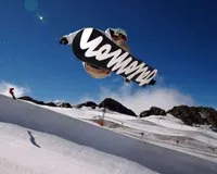 Ce snowboard half-pipe