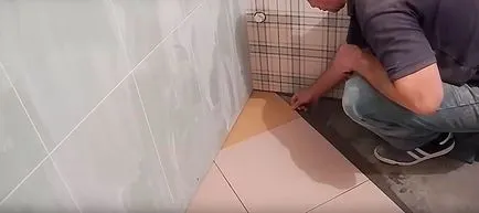 Átlós fektetés csempe a padlón a fürdőszobában lépésről lépésre mesterkurzust