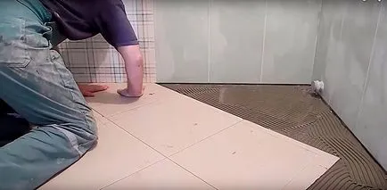 gresie pe diagonală pozare podea în etapa de baie cu master-class pas