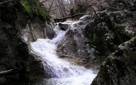 Атракции Крим могъщия водопад Ухан-Су