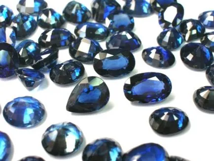 Скъпоценни камъни в синьо и тъмно синьо, фото