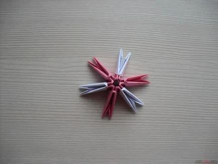 Acest atelier va învăța cum să facă un origami modular - Fly agaric ciuperci