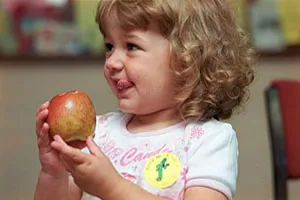 Gyümölcsök a gyermek étrendjét, gyümölcspüré és gyümölcslevek
