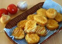 Sendvichis forró kolbász, sajt és paradicsom recept