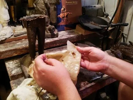Producția de modele de ceară pentru turnarea în bronz în casă, sculpturi in lemn, oase și