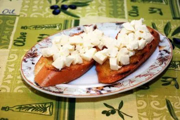 Bruschetta - szendvics paradicsommal, vaj és mozzarella