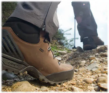 A bőrkeményedés elleni küzdelem és raznashivanii trekking cipő