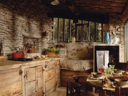 Hogyan lehet díszíteni a konyhában egy faház stílusú