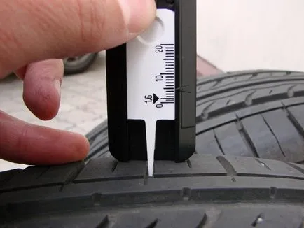 Cum să înțeleagă că anvelopa este uzată, uzura benzii de rulare, înlocuind