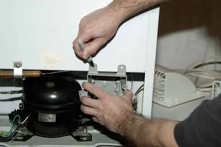 Hogyan készítsünk otthon energiatakarékos hűtőgép házi eszközökkel kezük