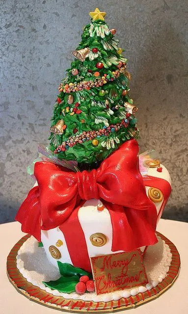Cum sa faci un pom de Crăciun din mastic de pe tort