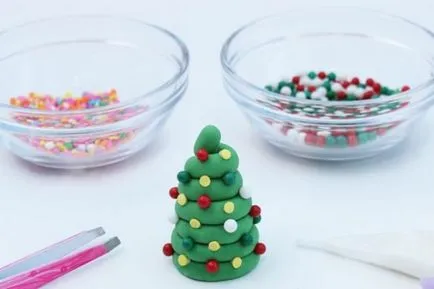 Hogyan készítsünk egy karácsonyfa agyagból kezük lépésről lépésre képek és videó