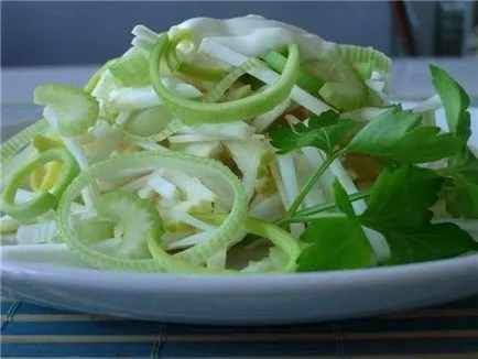 Hogyan készítsünk egy saláta a zeller - lépésről lépésre ételek elkészítésére, ez a recept kép - Cooking