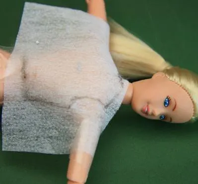 Hogyan varrni ruhát Barbie felesleges ruházat