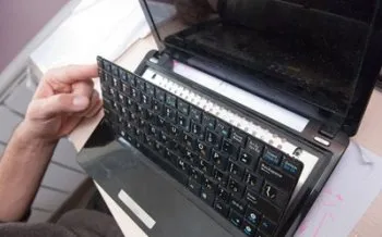 Curățarea tastaturii laptop