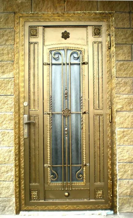 Efectuarea ușa din față a unei case sau apartament, decor modern al ușii și hol, opțiuni