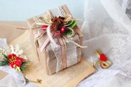 Hogyan csomag egy ajándék saját kezűleg - egy gyönyörű ajándék csomagolópapír
