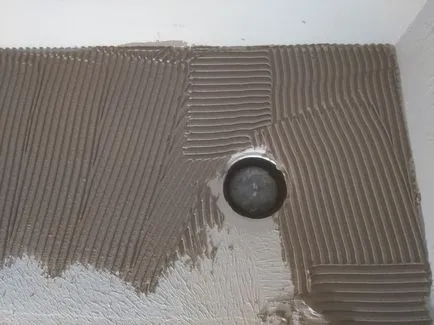 Как да се сложи плочки на пода в банята със стълба по диагонала
