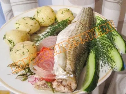 Барбун печена на фурна във фолио със зеленчуци - рецепта със снимки