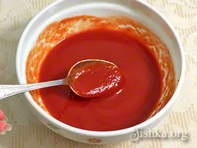 Paste cu carnati in sos de tomate - un pas culinar cu retete pas cu fotografii