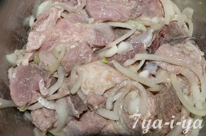 carne de porc marinat la cuptor cu cartofi în folie - pas cu pas, cu fotografii