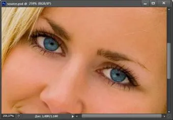 Промяна на цвета на очите на Photoshop CS6
