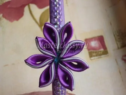 Увийте с цвете в областта kanzashi