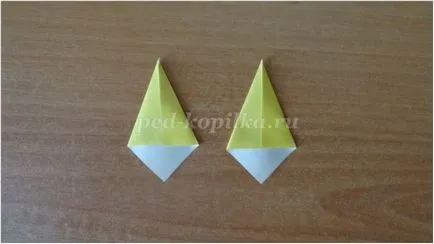 Húsvéti csibék papírból kezével a művészet origami