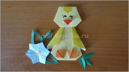 Великденски пиленца, изработени от хартия с ръцете си в изкуството на оригами