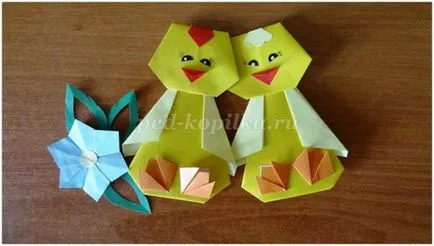 Húsvéti csibék papírból kezével a művészet origami