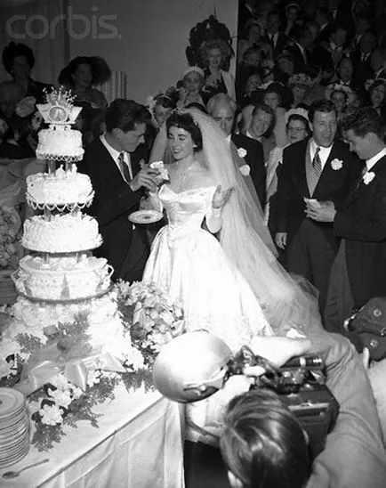 Az első esküvő Elizabet Teylor - hírek képekben