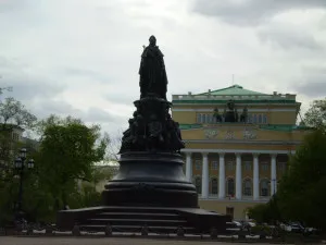 Osztrovszkij tértől építészeti együttesek bemutatása Budapest