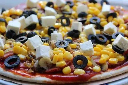 Pizza olajbogyóval és sajttal recept fotókkal, lépésről lépésre főzés