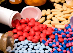 A túladagolás antibiotikumok korai tünetei és kezelése
