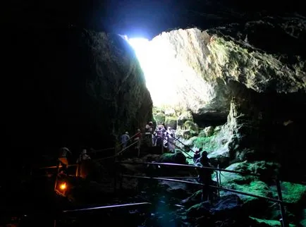 Zeus Cave Krétán, a vezető