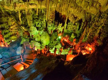 Zeus Cave Krétán, a vezető