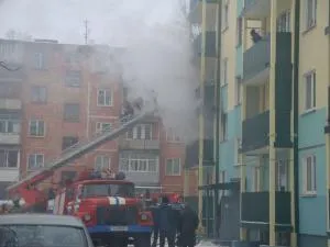 Foc de evacuare pe balconul instalației cu propriile mâini lor, fotografii