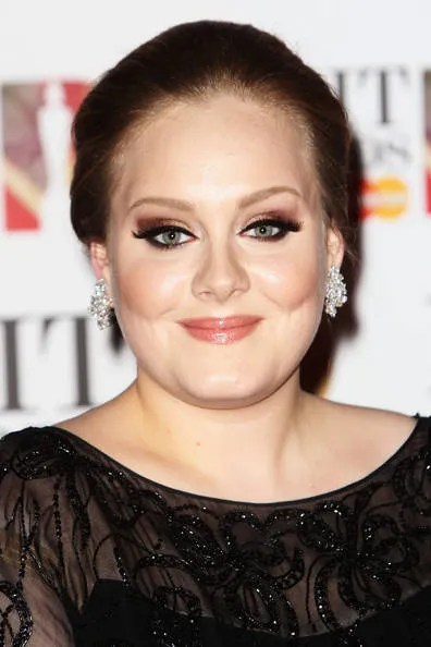 Adele frizurák, divat 2017-2018