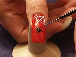 Simplu de design de unghii paianjen cu un paianjen pe un fundal roșu - un pas cu pas tutorial fotografie acasă