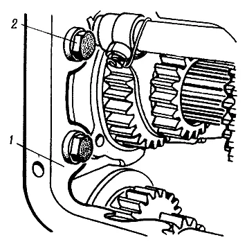 Szétszerelése traktor MTZ-80