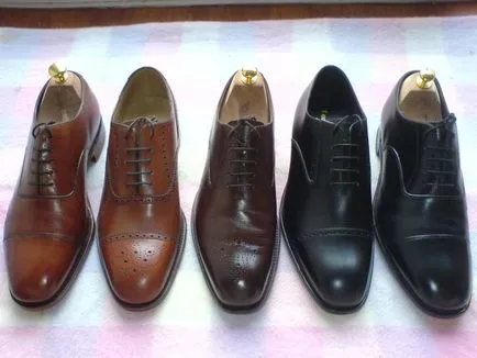 Разнообразие от цветове и избора на обувката